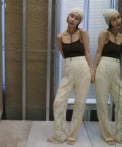 Ameri(アメリ)の「MEDI TEXTURE MIX LACE SEMI FLARE PANTS(その他パンツ・レディース・ブラック/アイボリー/カーキ・SMALL/MEDIUM)」の5枚目の写真