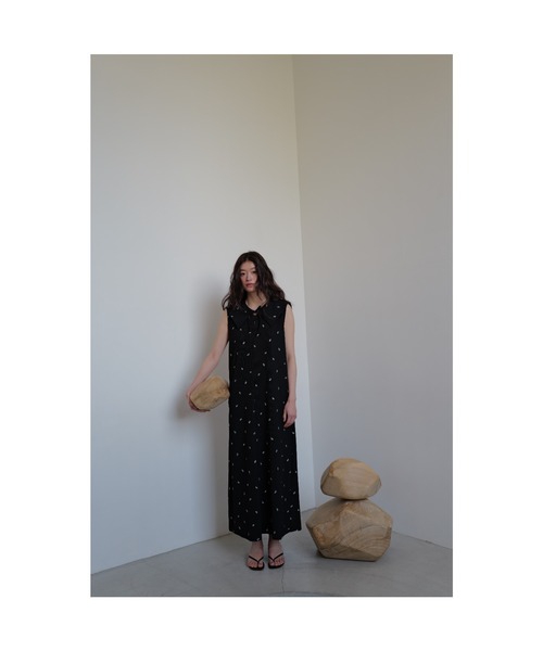 TRUNC(トランクエイティーエイト)の「Smooth Rib Embroidery Dress / スムースリブエンブロイダリードレス(ワンピース・レディース・ブラック/アイボリー・FREE)」の6枚目の写真