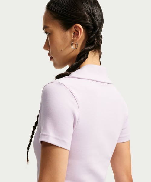 NIKE(ナイキ)の「ナイキ スポーツウェア ウィメンズ タイト クロップド ポロ / Nike Sportswear Women's Tight Cropped Polo IO2730-583 Bleached Lilac(ポロシャツ・レディース・パープル系その他・M/XL/L/XS/S)」の2枚目の写真