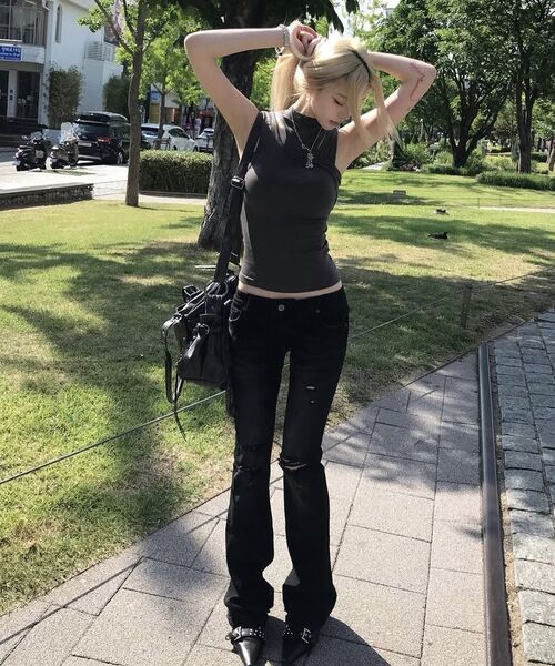 ROCKCAKE(ロックケーキ)の「Layne Low Rise Bootcut Jeans - Black(デニムパンツ・レディース・その他・SMALL/MEDIUM)」の10枚目の写真