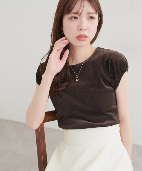natural couture(ナチュラルクチュール)の「パフキャップスリーブT(Tシャツ/カットソー・レディース・ブラック/グレー/オフホワイト/ブラウン・FREE)」の4枚目の写真