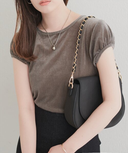 natural couture(ナチュラルクチュール)の「パフキャップスリーブT(Tシャツ/カットソー・レディース・ブラック/グレー/オフホワイト/ブラウン・FREE)」の1枚目の写真