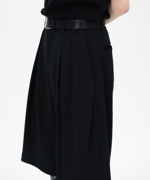 LAPIIS(ラピス)の「MISTO GABARDINE 4TUCK WIDE SHORT TROUSERS(スラックス・メンズ・ダークブラウン/ブラック・M/L)」の10枚目の写真