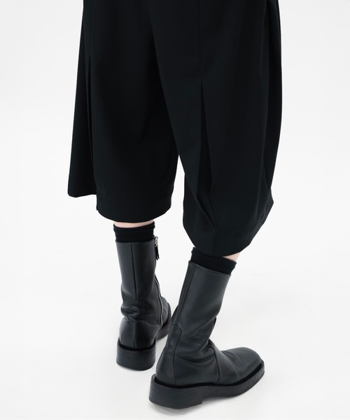 LAPIIS(ラピス)の「MISTO GABARDINE 4TUCK WIDE SHORT TROUSERS(スラックス・メンズ・ダークブラウン/ブラック・M/L)」の11枚目の写真