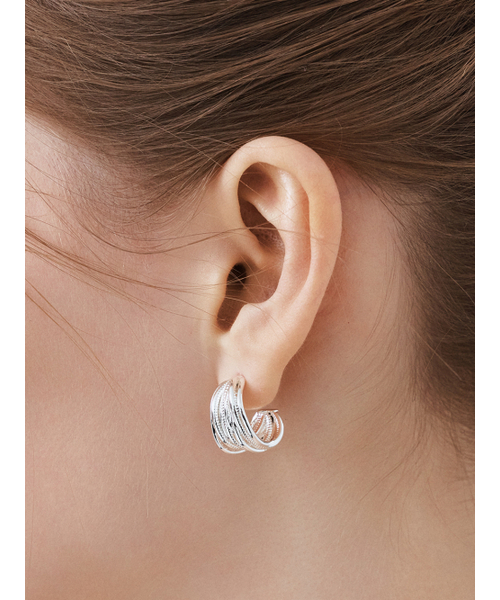 HEI（ヘイ）の「woven line hoop earrings（ピアス（両耳用）・レディース・ホワイト・FREE）」の2枚目の写真
