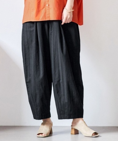 and myera(アンド マイラ)の「and myera よき日のパンツ(その他パンツ・レディース・カーキ/ブラック・L/M)」の2枚目の写真