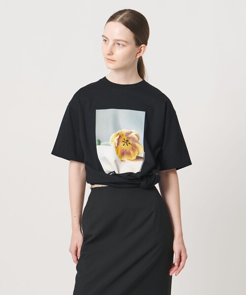 AEWEN MATOPH(イウエン マトフ)の「<Kei Sakakura for AEWEN MATOPH>フォトTシャツ Tulip on body(Tシャツ/カットソー・レディース・ブラック/ホワイト・FREE)」の4枚目の写真