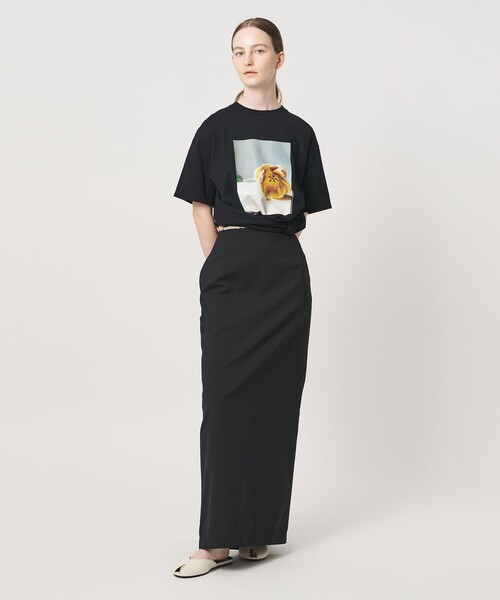 AEWEN MATOPH(イウエン マトフ)の「<Kei Sakakura for AEWEN MATOPH>フォトTシャツ Tulip on body(Tシャツ/カットソー・レディース・ブラック/ホワイト・FREE)」の5枚目の写真