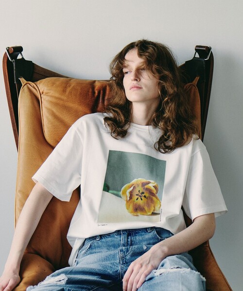 AEWEN MATOPH(イウエン マトフ)の「<Kei Sakakura for AEWEN MATOPH>フォトTシャツ Tulip on body(Tシャツ/カットソー・レディース・ブラック/ホワイト・FREE)」の7枚目の写真