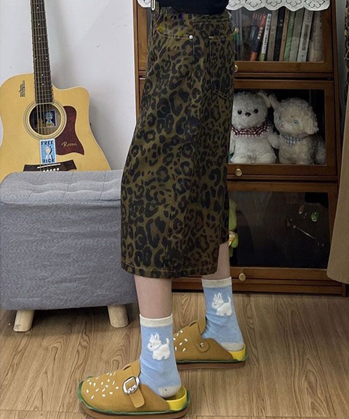 DAY CLOSET(デイ クローゼット)の「【大きいサイズ有/膝下丈/ハイウエスト×ストレート美脚】レオパードデニムバミューダパンツ レディース(デニムパンツ・レディース・カーキ・XL/M/XS/S/L)」の3枚目の写真