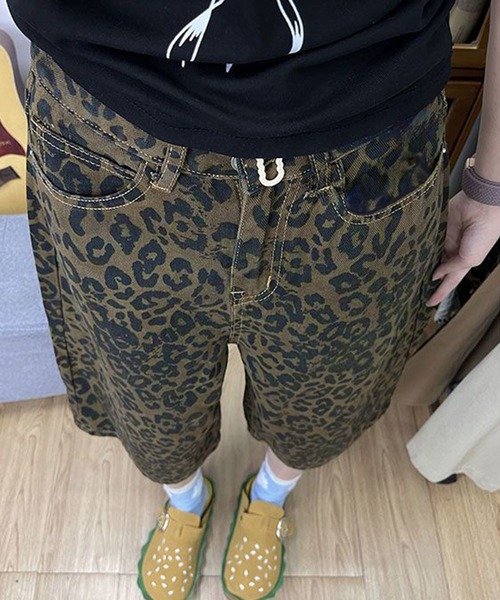 DAY CLOSET(デイ クローゼット)の「【大きいサイズ有/膝下丈/ハイウエスト×ストレート美脚】レオパードデニムバミューダパンツ レディース(デニムパンツ・レディース・カーキ・XL/M/XS/S/L)」の7枚目の写真