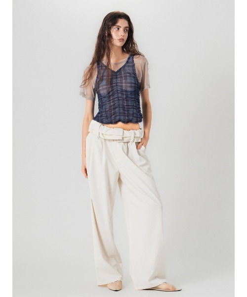 ELCHELE(エルチェレ)の「FILMY SHIRRING TOP(Tシャツ/カットソー・レディース・ライトグレー/ベージュ・FREE)」の5枚目の写真
