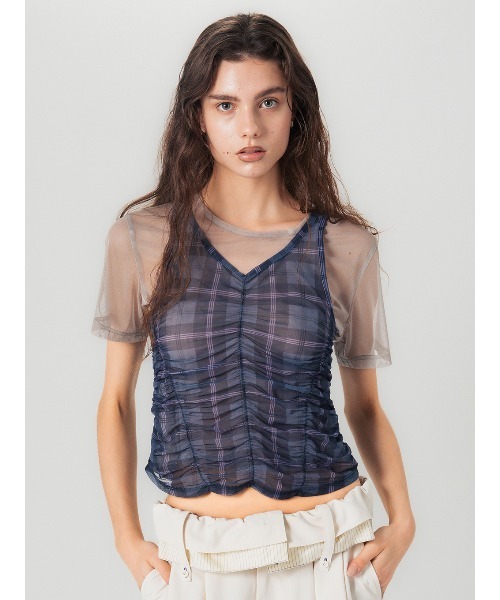 ELCHELE(エルチェレ)の「FILMY SHIRRING TOP(Tシャツ/カットソー・レディース・ライトグレー/ベージュ・FREE)」の3枚目の写真