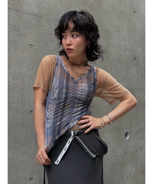 ELCHELE(エルチェレ)の「FILMY SHIRRING TOP(Tシャツ/カットソー・レディース・ライトグレー/ベージュ・FREE)」の15枚目の写真