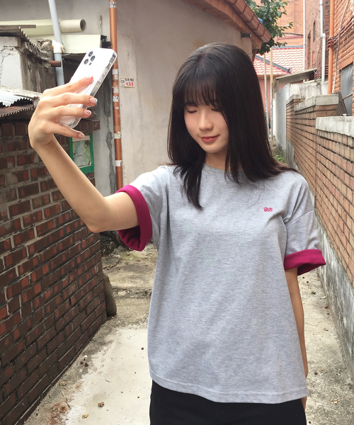 AWESOME STUDIO(オーサムスタジオ)の「配色ロールアップスリーブTシャツメランジグレー(Tシャツ/カットソー・レディース・グレー系その他・FREE)」の3枚目の写真
