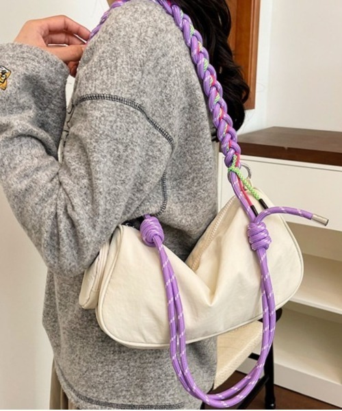 LETee(レティー)の「カラフルロープが主役!コンパクトなのに存在感抜群のミニショルダーバッグ(ショルダーバッグ・レディース・ブラック/アイボリー/グレー/パープル・FREE)」の2枚目の写真