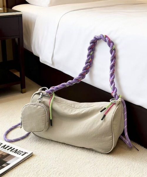 LETee(レティー)の「カラフルロープが主役!コンパクトなのに存在感抜群のミニショルダーバッグ(ショルダーバッグ・レディース・ブラック/アイボリー/グレー/パープル・FREE)」の21枚目の写真
