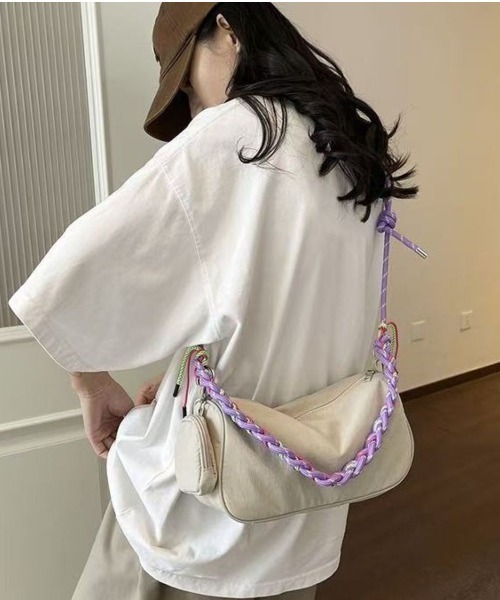 LETee(レティー)の「カラフルロープが主役!コンパクトなのに存在感抜群のミニショルダーバッグ(ショルダーバッグ・レディース・ブラック/アイボリー/グレー/パープル・FREE)」の11枚目の写真