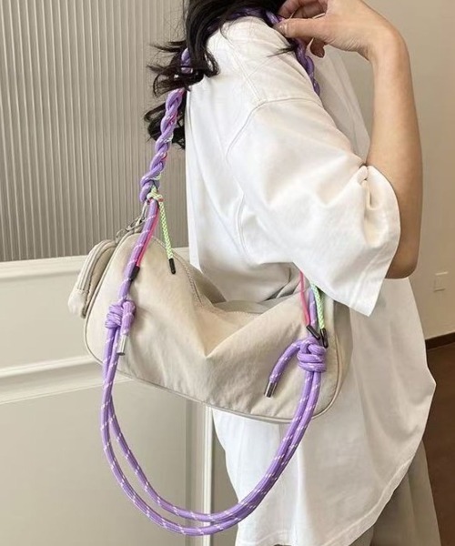 LETee(レティー)の「カラフルロープが主役!コンパクトなのに存在感抜群のミニショルダーバッグ(ショルダーバッグ・レディース・ブラック/アイボリー/グレー/パープル・FREE)」の12枚目の写真