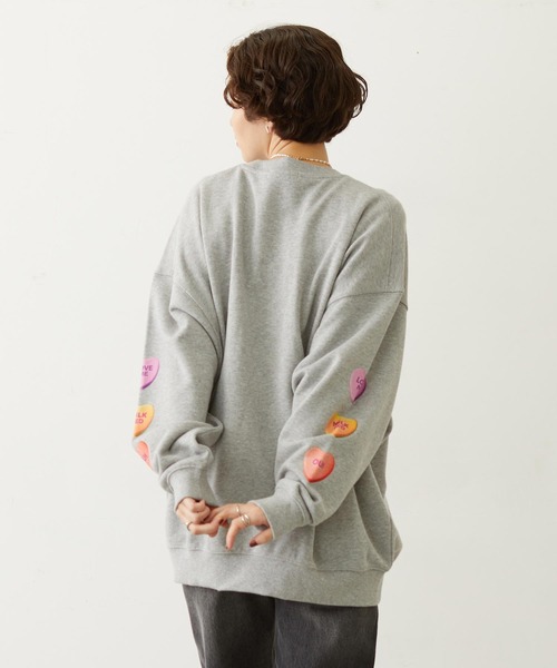MILKFED.(ミルクフェド)の「SWEETHEARTS CANDY SWEAT TOP(スウェット・レディース・アッシュ/オフホワイト/ライトパープル・L/M)」の8枚目の写真