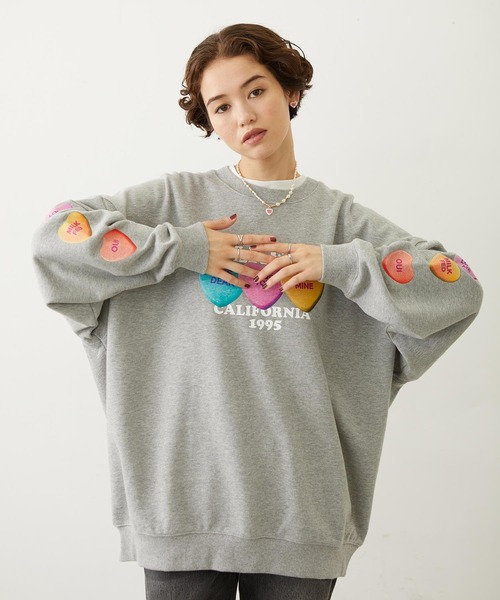 MILKFED.(ミルクフェド)の「SWEETHEARTS CANDY SWEAT TOP(スウェット・レディース・アッシュ/オフホワイト/ライトパープル・L/M)」の4枚目の写真