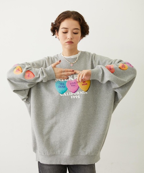 MILKFED.(ミルクフェド)の「SWEETHEARTS CANDY SWEAT TOP(スウェット・レディース・アッシュ/オフホワイト/ライトパープル・L/M)」の5枚目の写真