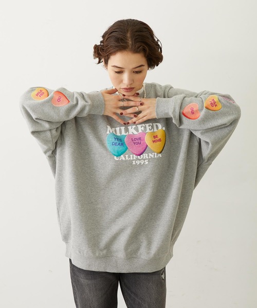 MILKFED.(ミルクフェド)の「SWEETHEARTS CANDY SWEAT TOP(スウェット・レディース・アッシュ/オフホワイト/ライトパープル・L/M)」の6枚目の写真