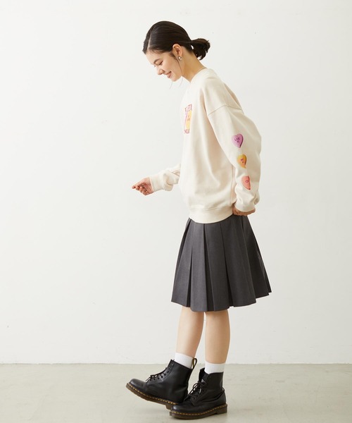 MILKFED.(ミルクフェド)の「SWEETHEARTS CANDY SWEAT TOP(スウェット・レディース・アッシュ/オフホワイト/ライトパープル・L/M)」の15枚目の写真