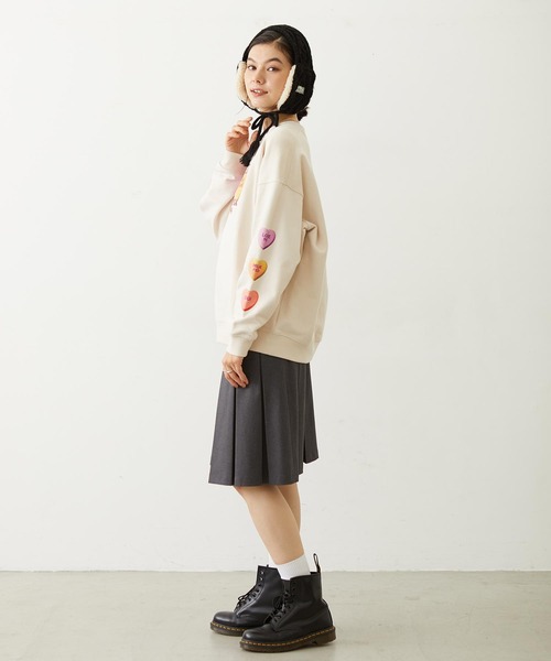 MILKFED.(ミルクフェド)の「SWEETHEARTS CANDY SWEAT TOP(スウェット・レディース・アッシュ/オフホワイト/ライトパープル・L/M)」の17枚目の写真