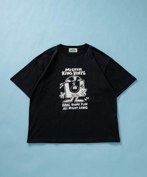 URBAN RESEARCH Sonny Label(アーバンリサーチサニーレーベル)の「HIROCKSHOWコラボTシャツ MISTER(Tシャツ/カットソー・メンズ・ブラック/ホワイト/ブラウン系その他・MEDIUM/LARGE)」の2枚目の写真