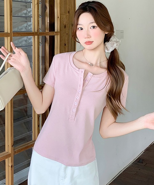 Girly Doll(ガーリードール)の「ヘンリーネックベーシックTシャツ(その他トップス・レディース・ホワイト/ブラック/ピンク・M/L)」の3枚目の写真
