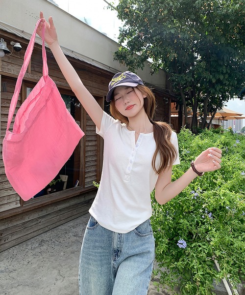 Girly Doll(ガーリードール)の「ヘンリーネックベーシックTシャツ(その他トップス・レディース・ホワイト/ブラック/ピンク・M/L)」の11枚目の写真