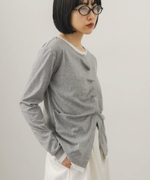 KBF(ケイビーエフ)の「バイカラーアシメタックトップス(Tシャツ/カットソー・レディース・オートミール/ブラウン/グレー・ONE)」の2枚目の写真