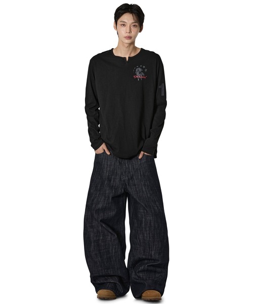Openyard(オープンヤード)の「『Openyard/オープンヤード』SLIT NECK HORSE LONG SLEEVE TEE/スリットネックホース長袖Tシャツ(Tシャツ/カットソー・メンズ・ブラック/ホワイト・S/M/L)」の3枚目の写真