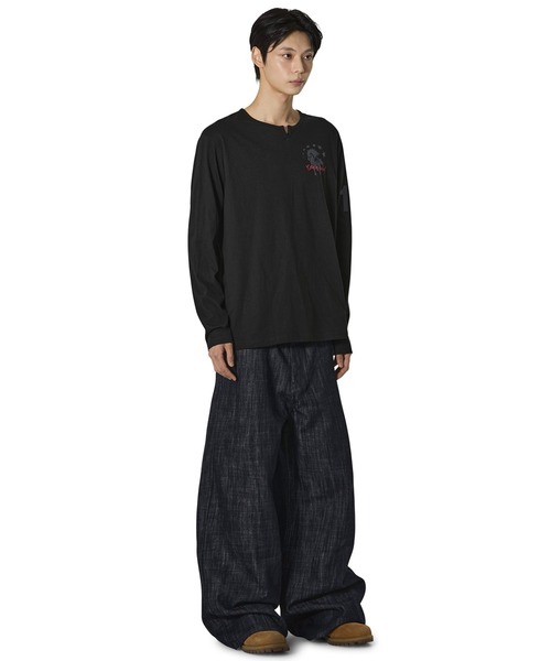Openyard(オープンヤード)の「『Openyard/オープンヤード』SLIT NECK HORSE LONG SLEEVE TEE/スリットネックホース長袖Tシャツ(Tシャツ/カットソー・メンズ・ブラック/ホワイト・S/M/L)」の4枚目の写真