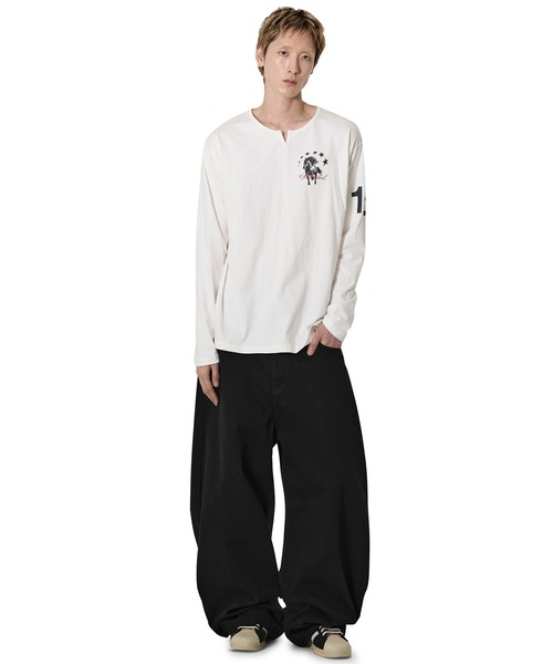 Openyard(オープンヤード)の「『Openyard/オープンヤード』SLIT NECK HORSE LONG SLEEVE TEE/スリットネックホース長袖Tシャツ(Tシャツ/カットソー・メンズ・ブラック/ホワイト・S/M/L)」の5枚目の写真