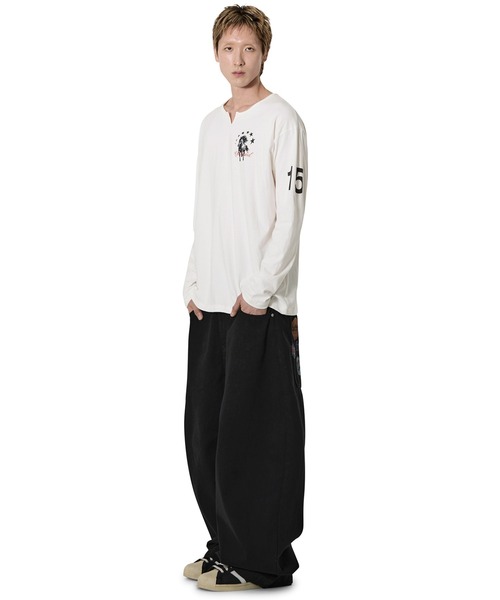 Openyard(オープンヤード)の「『Openyard/オープンヤード』SLIT NECK HORSE LONG SLEEVE TEE/スリットネックホース長袖Tシャツ(Tシャツ/カットソー・メンズ・ブラック/ホワイト・S/M/L)」の6枚目の写真