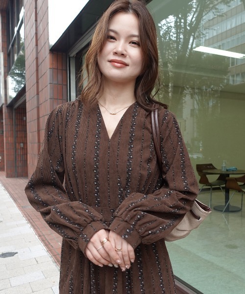 CORNERS（コーナーズ）の「花柄ストライプコーデュロイワンピース（ワンピース・レディース・ブラック/カーキ/ブラウン・M）」の6枚目の写真