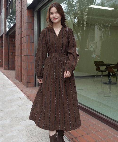 CORNERS（コーナーズ）の「花柄ストライプコーデュロイワンピース（ワンピース・レディース・ブラック/カーキ/ブラウン・M）」の8枚目の写真