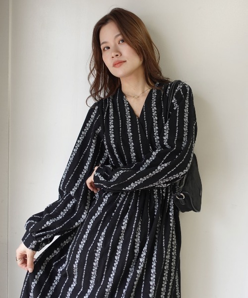 CORNERS（コーナーズ）の「花柄ストライプコーデュロイワンピース（ワンピース・レディース・ブラック/カーキ/ブラウン・M）」の16枚目の写真