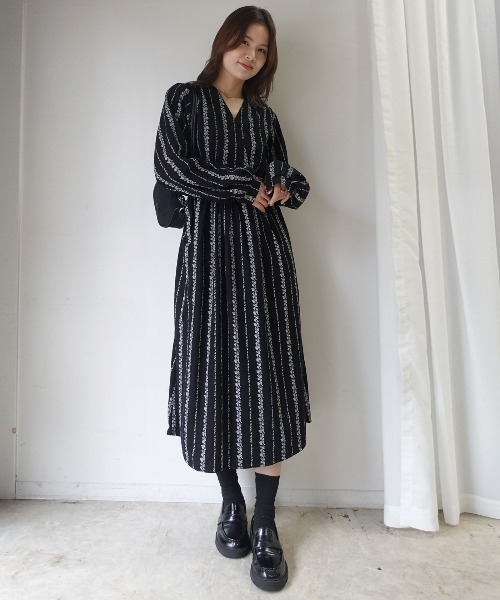 CORNERS（コーナーズ）の「花柄ストライプコーデュロイワンピース（ワンピース・レディース・ブラック/カーキ/ブラウン・M）」の21枚目の写真