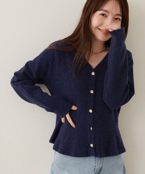 natural couture(ナチュラルクチュール)の「ラメペプラムニット(ニット/セーター・レディース・ネイビー/オフホワイト/サックスブルー/ピンク/ボルドー・FREE)」の2枚目の写真