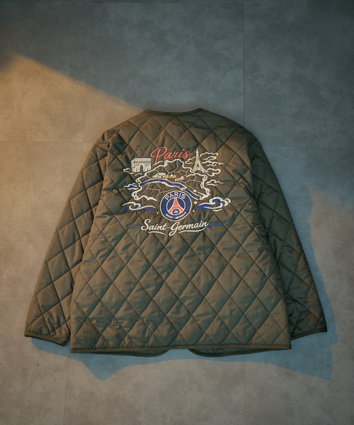 PARIS SAINT-GERMAIN(パリサンジェルマン)の「【Paris Saint-Germain / パリ・サン=ジェルマン】 JP PANAME QUILT JACKET(ミリタリージャケット・メンズ・オリーブ/ブラック・MEDIUM/LARGE/X-LARGE)」の2枚目の写真