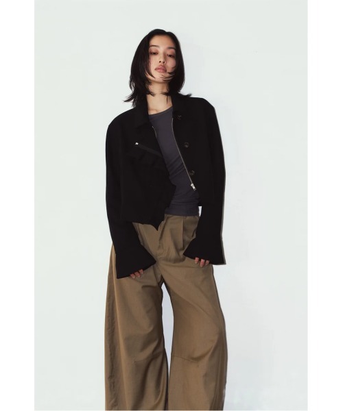 Knuth Marf(クヌースマーフ)の「Knuth Marf 2way cropped frill jacket(テーラードジャケット・レディース・ベージュ/ブラック・FREE)」の6枚目の写真