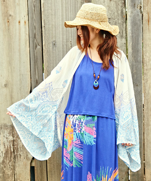 チャイハネ(チャイハネ)の「【チャイハネ】エスニック柄WAYストール / カーディガン(ストール/ショール・レディース・イエロー/ブルー/ブラック・FREE)」の3枚目の写真