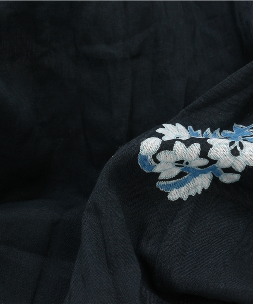 チャイハネ(チャイハネ)の「【チャイハネ】エスニック柄WAYストール / カーディガン(ストール/ショール・レディース・イエロー/ブルー/ブラック・FREE)」の8枚目の写真