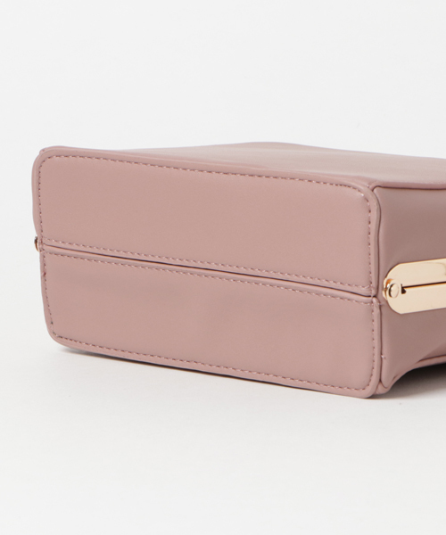 PLAIN CLOTHING（プレーンクロージング）の「ミニスクエアショルダーバッグ【PLAIN CLOTHING】（ショルダーバッグ・レディース・ベージュ/ピンク/ブラック/カーキ・FREE）」の6枚目の写真