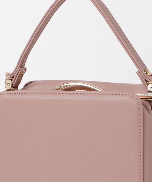 PLAIN CLOTHING（プレーンクロージング）の「ミニスクエアショルダーバッグ【PLAIN CLOTHING】（ショルダーバッグ・レディース・ベージュ/ピンク/ブラック/カーキ・FREE）」の7枚目の写真