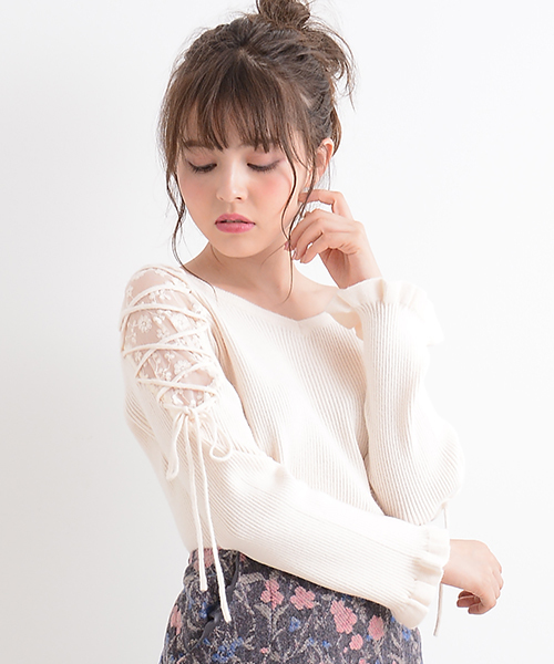 MAJESTIC LEGON（マジェスティックレゴン）の「【WEB限定価格】レース編み上げニットプルオーバー（ニット/セーター・レディース・グリーン/ブラック/ピンク系その他/マスタード/アイボリー/ピンク・MEDIUM）」の2枚目の写真