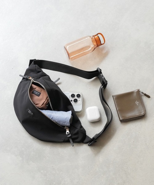 STANDARD SUPPLY（スタンダードサプライ）の「スタンダードサプライ / SIMPLICITY シンプリシティ / FANNY PACK ファニーパック（ボディバッグ/ウエストポーチ・レディース・ブラック/グレー/ダークネイビー/ダークパープル/チャコールグレー/ブルー/ベージュ/マスタード/レッド/グリーン/イエロー/ストーン/オレンジ/ダークブラウン/モカ/キナリ/コバルトブルー/サンドベージュ・FREE/フリー）」の22枚目の写真